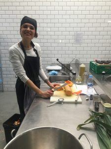 Marta nos ayuda en la cocina de freefood